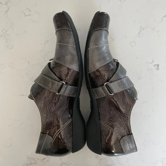Un Tour en Ville Casual Funky Sgl Strap Patent Leather Shoes Brown Grey Sz 36 - Picture 6 of 12